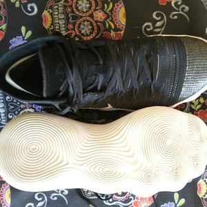 Basketball shoes